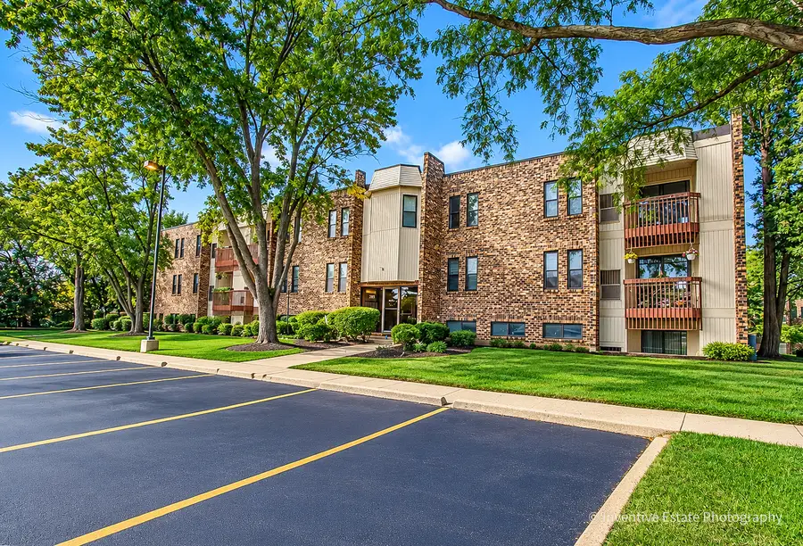 2212 Country Club Drive #4, Woodridge, IL 60517 - #3