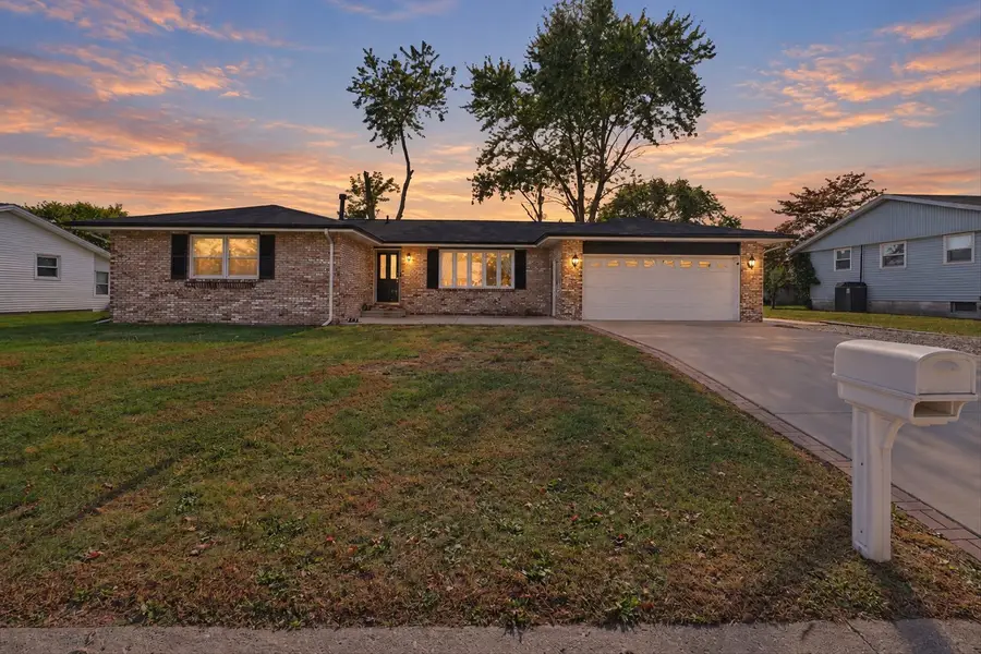 6 Hillcrest Drive, Tuscola, IL 61953 - #2