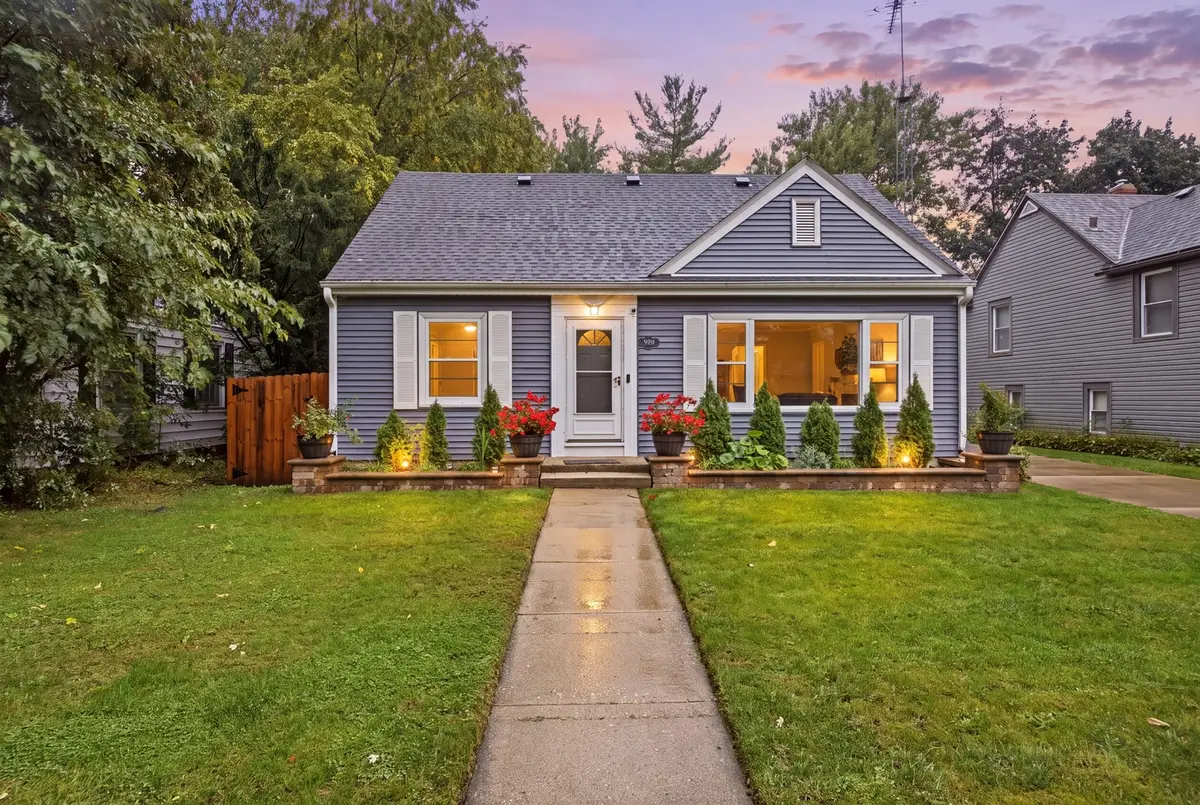 389 N Commonwealth Avenue, Elgin, IL 60123 - #1