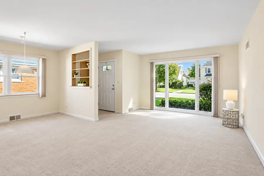 824 N Vail Avenue, Arlington Heights, IL 60004 - #3