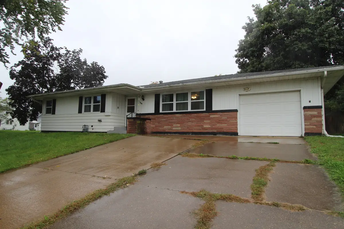 1704 N 4th Street, Clinton, IA 52732 - #1