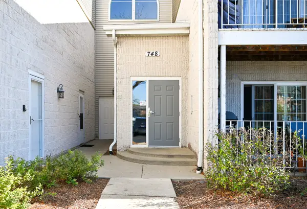 748 N Gary Avenue #202, Carol Stream, IL 60188