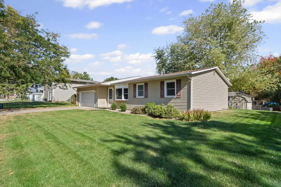 1102 S Center Street, Mahomet, IL 61853 - #3