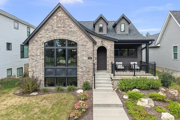 632 Holmes Street, Bettendorf, IA 52722