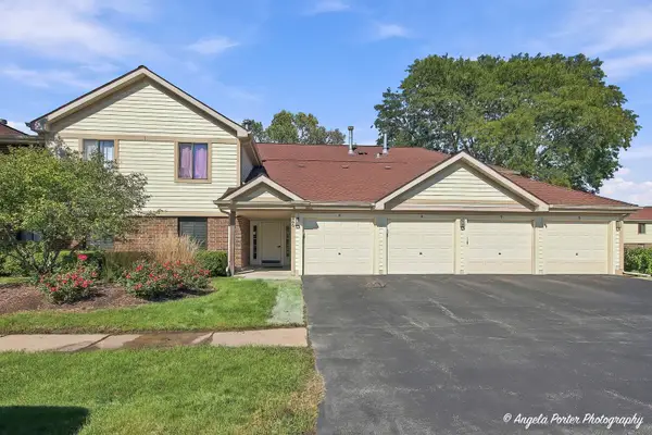 866 E Carriage Lane #8, Palatine, IL 60074