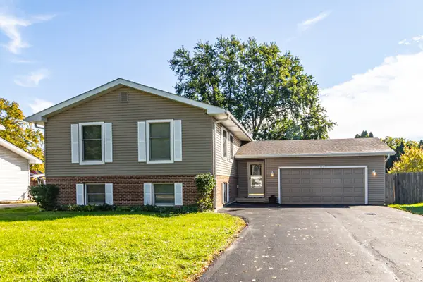 103 Hickory Drive, Lindenhurst, IL 60046