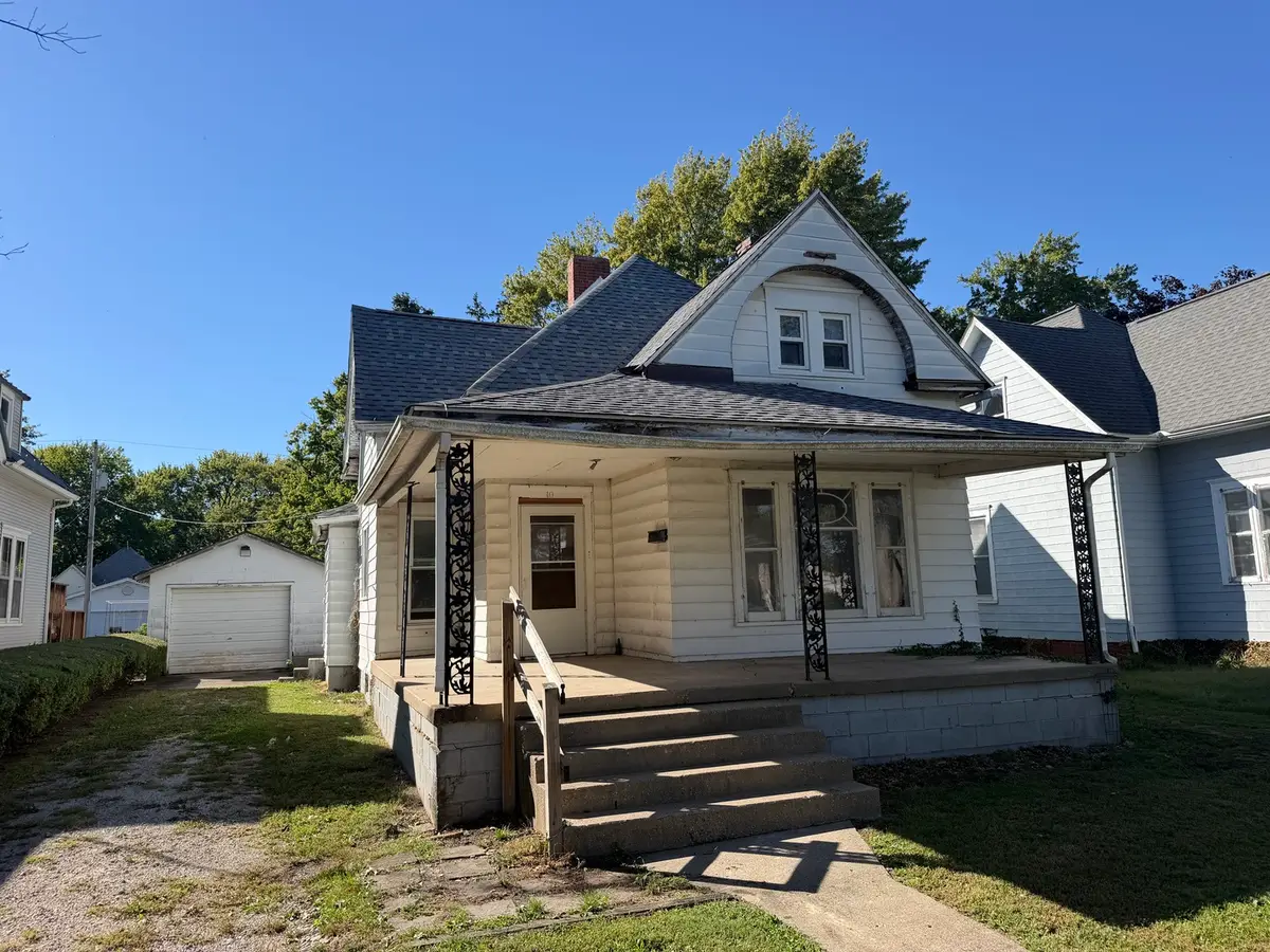 10 N Oak Street, Villa Grove, IL 61956 - #1