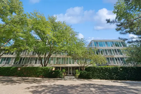 2525 Wellington Court #302, Evanston, IL 60201