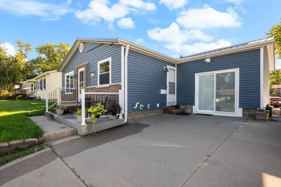 2130 N Fairmount Street, Davenport, IA 52804 - #3