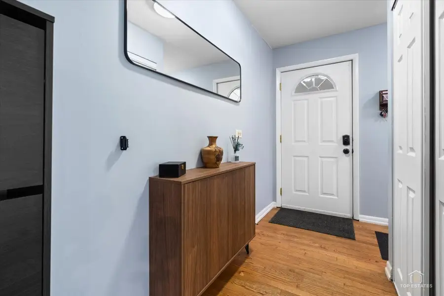 1409 W Willow Lane, Mount Prospect, IL 60056 - #3