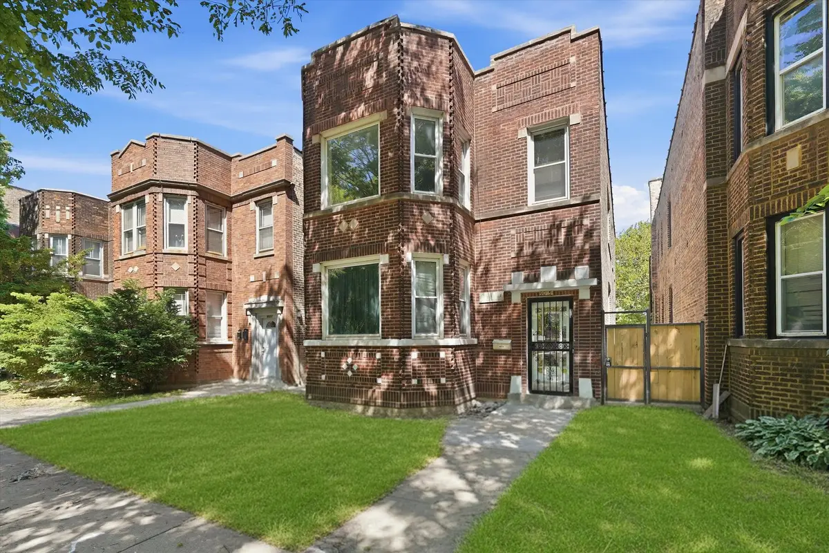 9015 S Muskegon Avenue, Chicago, IL 60617 - #1