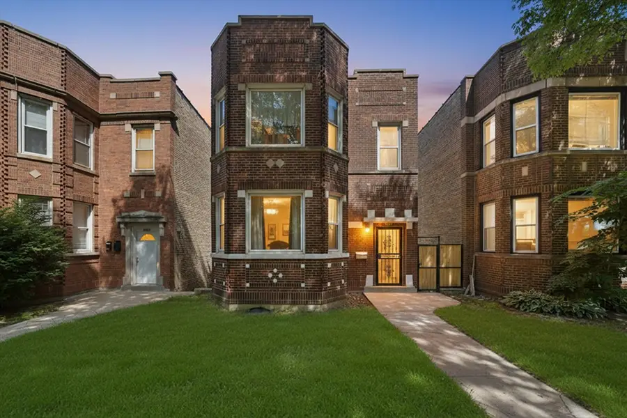 9015 S Muskegon Avenue, Chicago, IL 60617 - #2