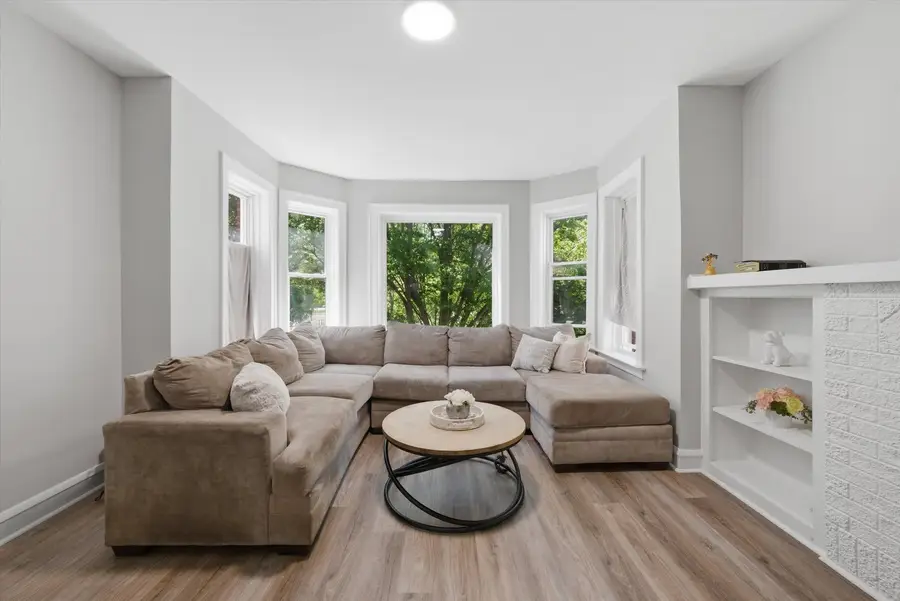 9015 S Muskegon Avenue, Chicago, IL 60617 - #3