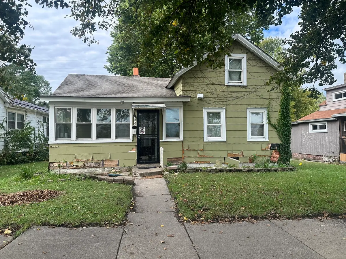 225 N West Avenue, Kankakee, IL 60901 - #1