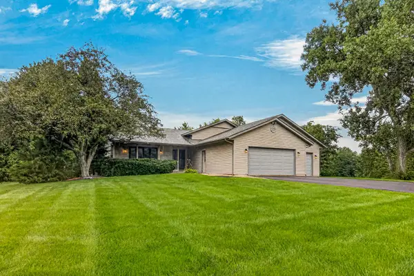 8483 E Cardinal Lane, Stillman Valley, IL 61084