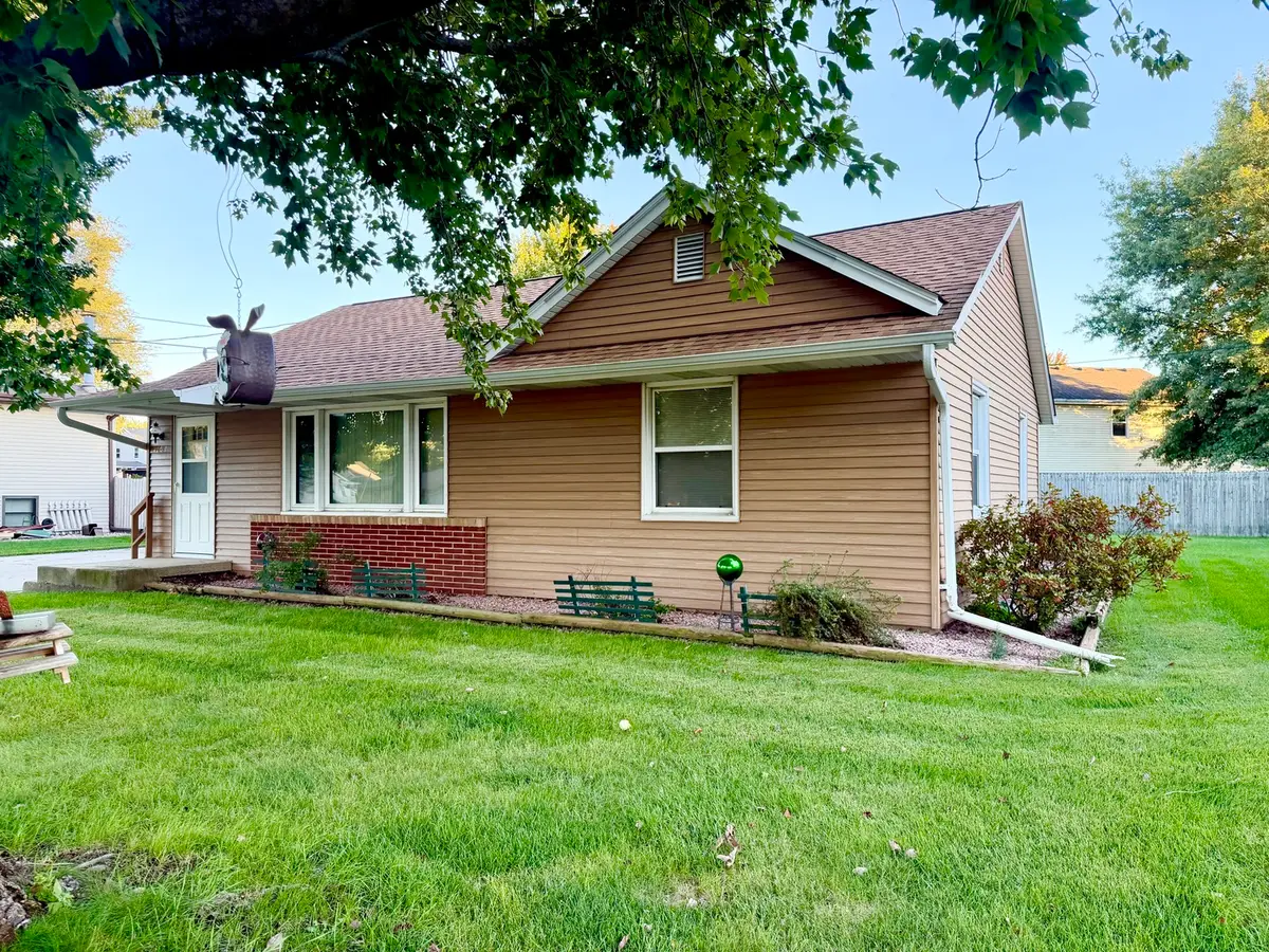 1101 4h Road, Ottawa, IL 61350 - #1
