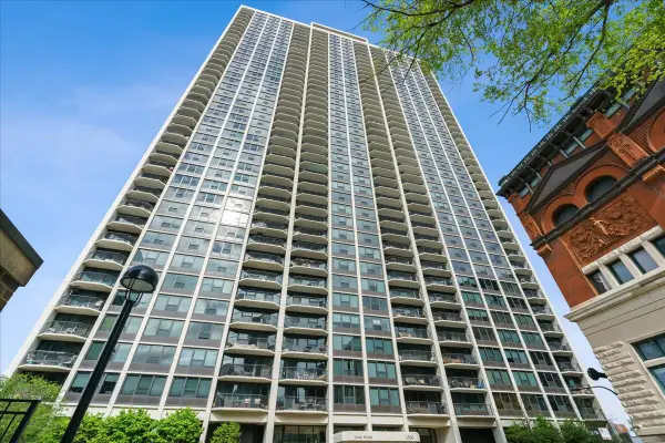 1560 N Sandburg Terrace #4003, Chicago, IL 60610