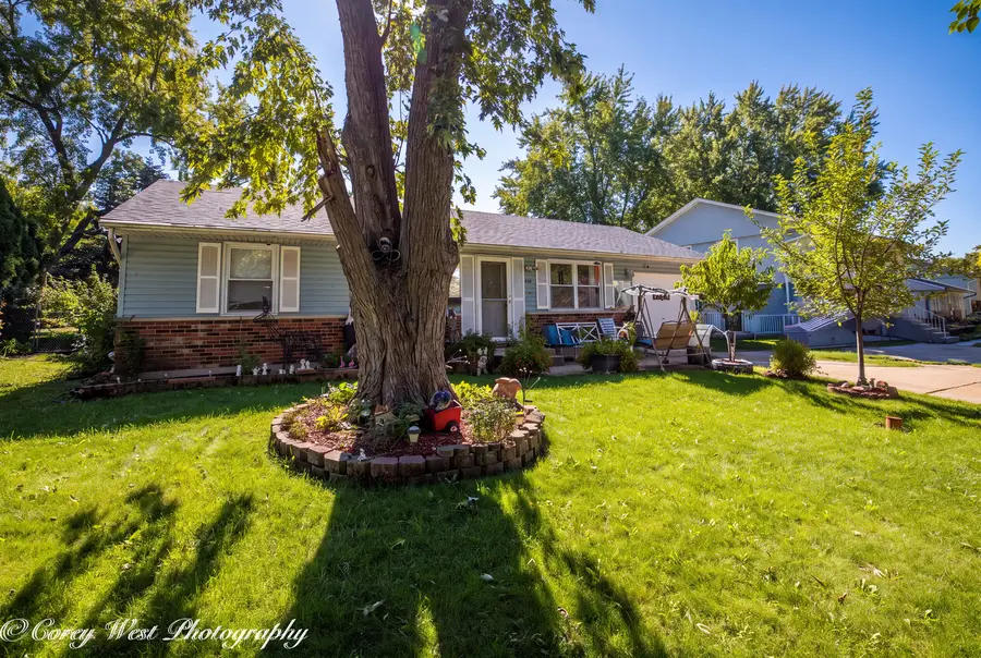 806 N Stowell Avenue, Streamwood, IL 60107 - #3