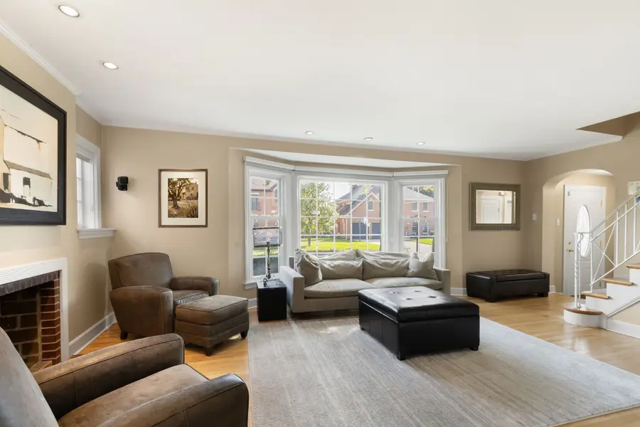 6836 N Kenton Avenue, Lincolnwood, IL 60712 - #2