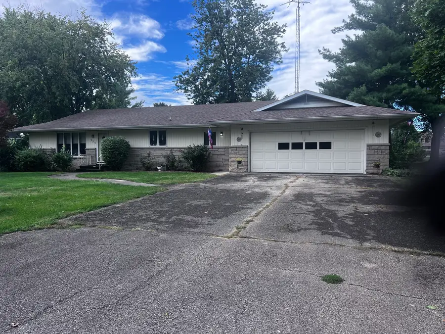 526 N 4th Street, Cissna Park, IL 60924 - #2