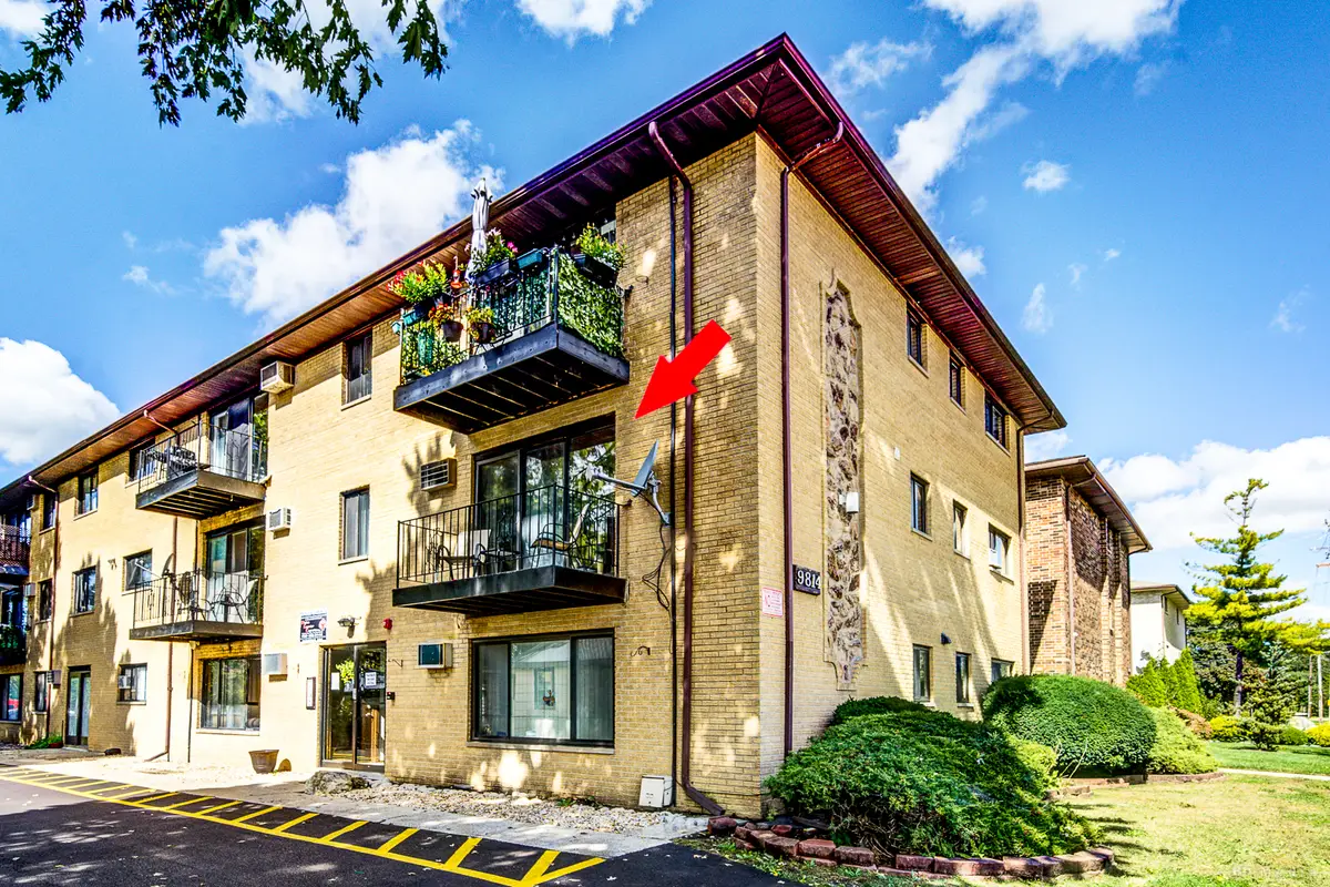 9814 Sayre Avenue #204, Chicago Ridge, IL 60415 - #1