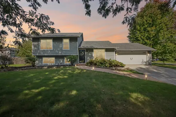 30W736 Whispering Winds Drive, Naperville, IL 60563