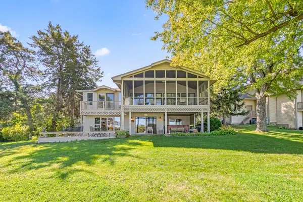 24 Holiday Drive, Lake Holiday, IL 60552
