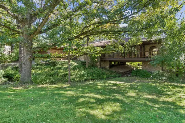 8607 W 93rd Place, Hickory Hills, IL 60457