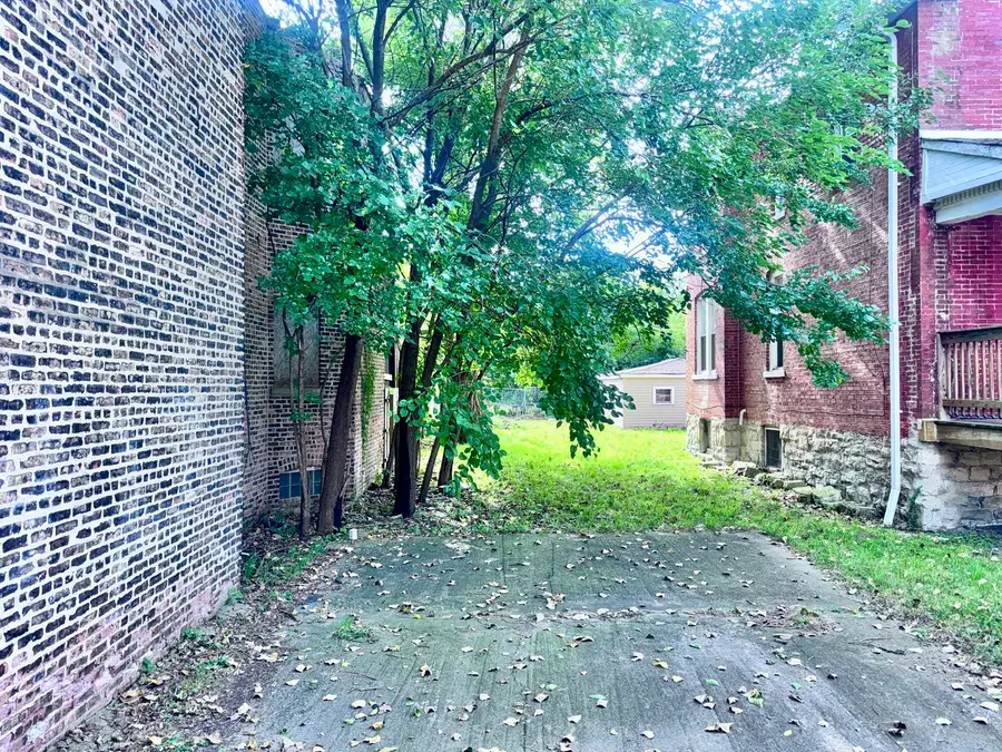 367 E 69th Street, Chicago, IL 60637 - #3