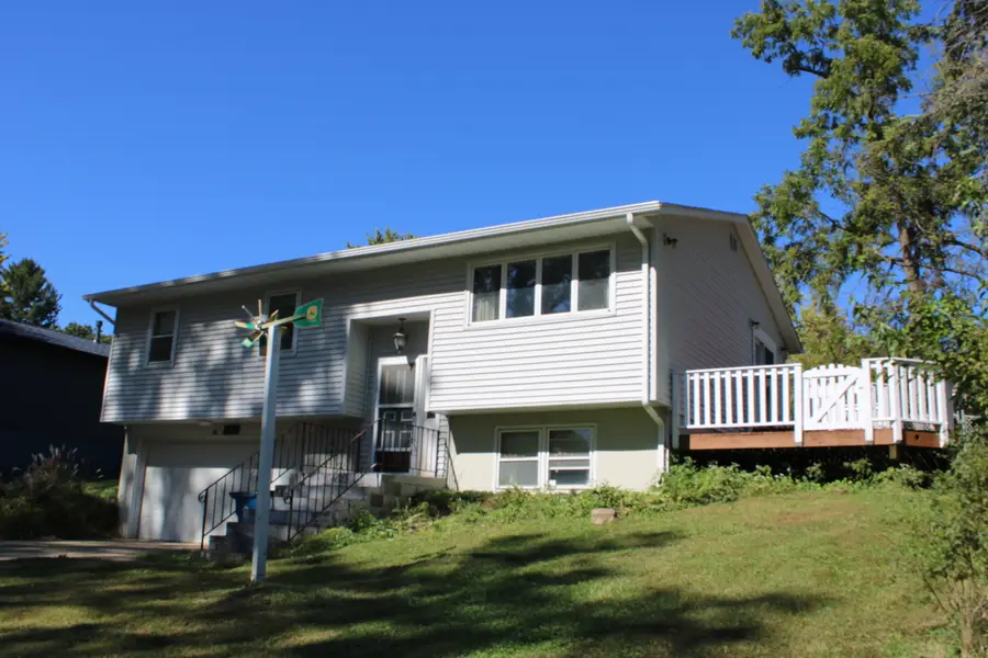 411 Holland Street, Le Claire, IA 52753 - #2