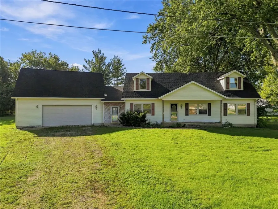 147 W Hubbard Street, Amboy, IL 61310 - #2