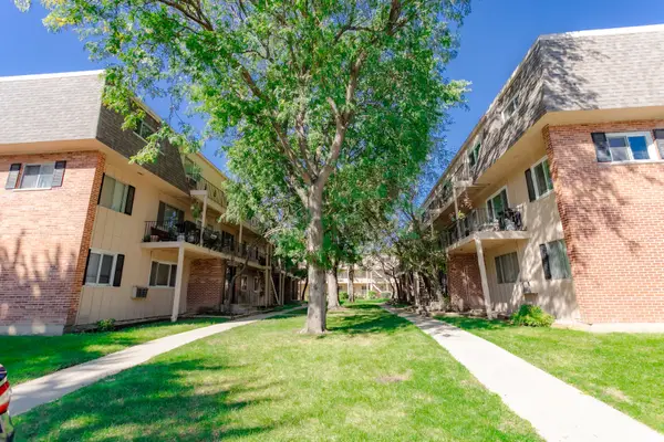 2406 Algonquin Road #4, Rolling Meadows, IL 60008