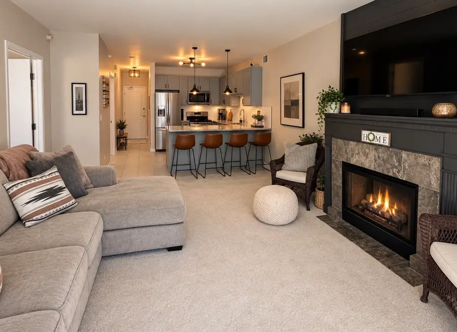 21 W Chestnut Street #806, Chicago, IL 60611 - #3