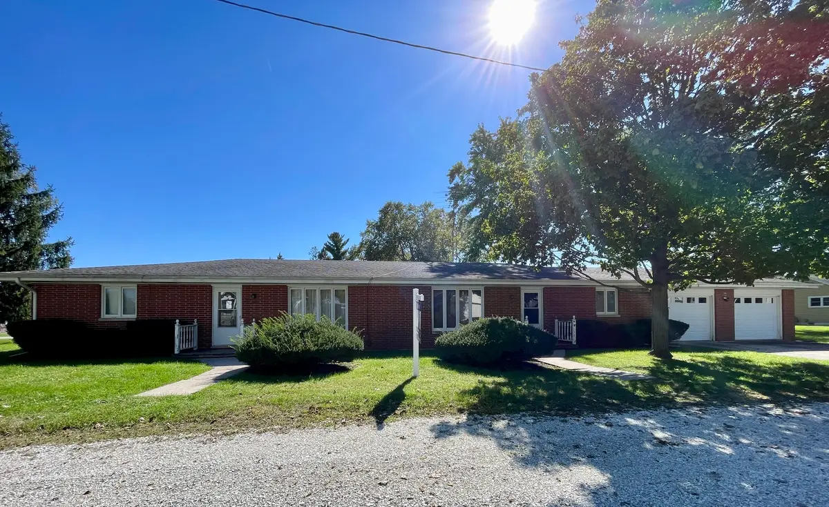 100-102 W Greenwood Street, Grant Park, IL 60940 - #1