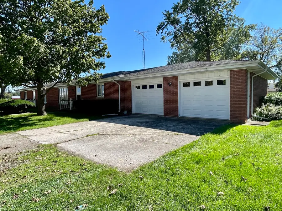 100-102 W Greenwood Street, Grant Park, IL 60940 - #2