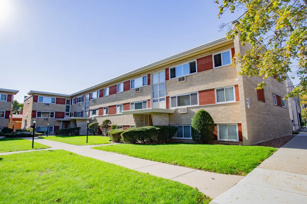 6827 W Raven Street #2L, Chicago, IL 60631 - #1