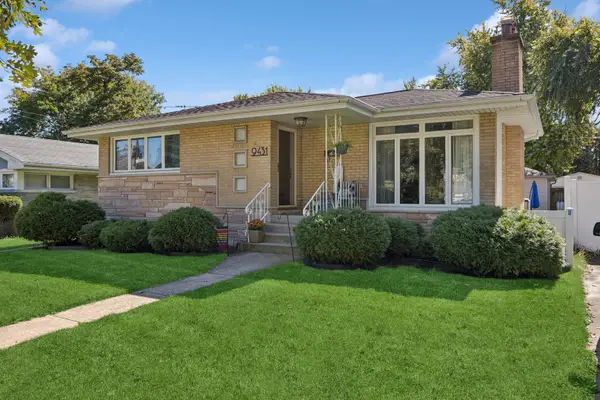 9431 Congress Park Avenue, Brookfield, IL 60513
