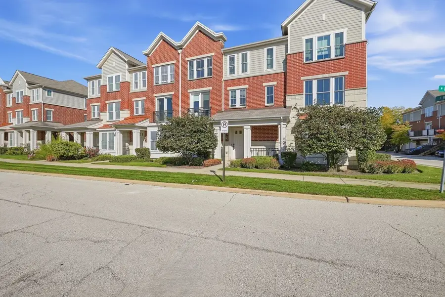 203 W Hyde Street, Arlington Heights, IL 60005 - #3