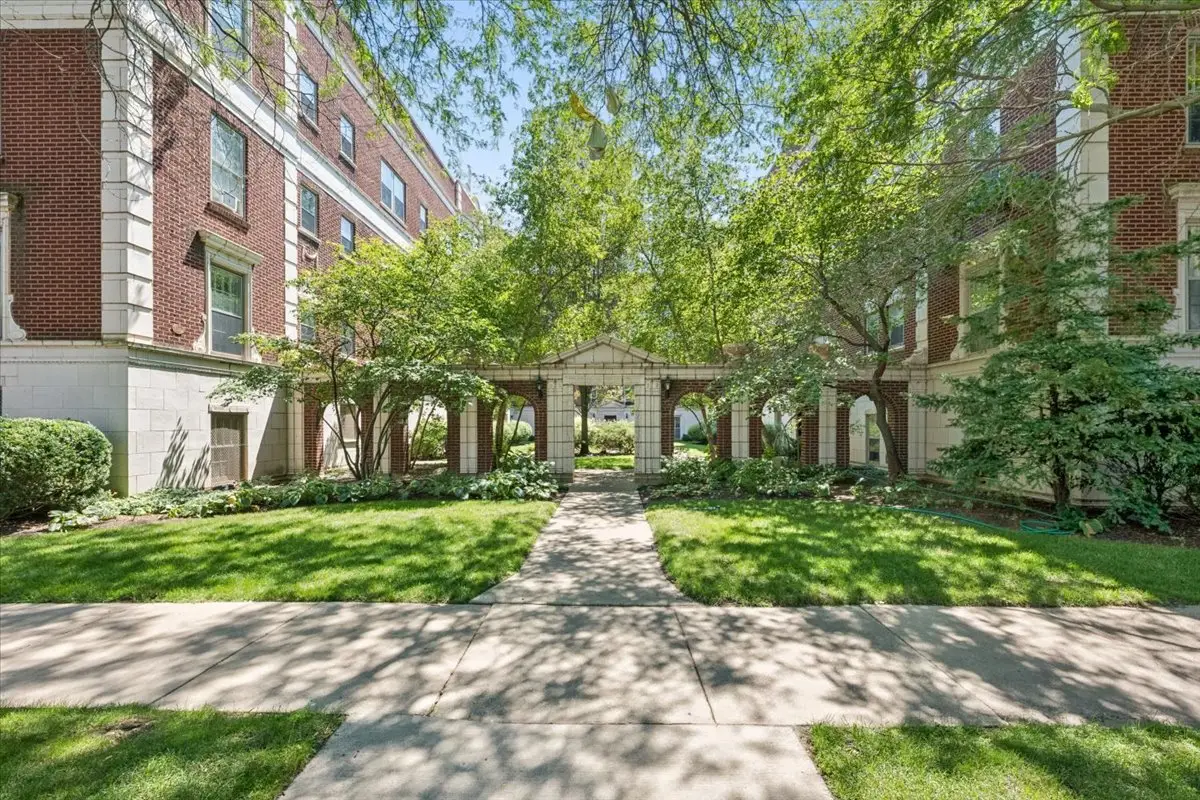 486 Sheridan Road #2, Evanston, IL 60202 - #1