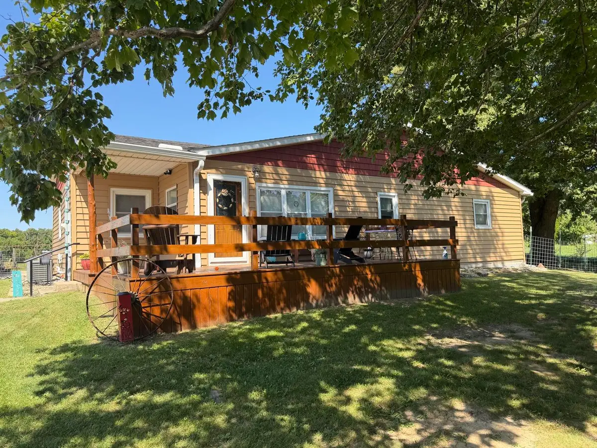 631 W Fulton Street, Farmington, IL 61531 - #1
