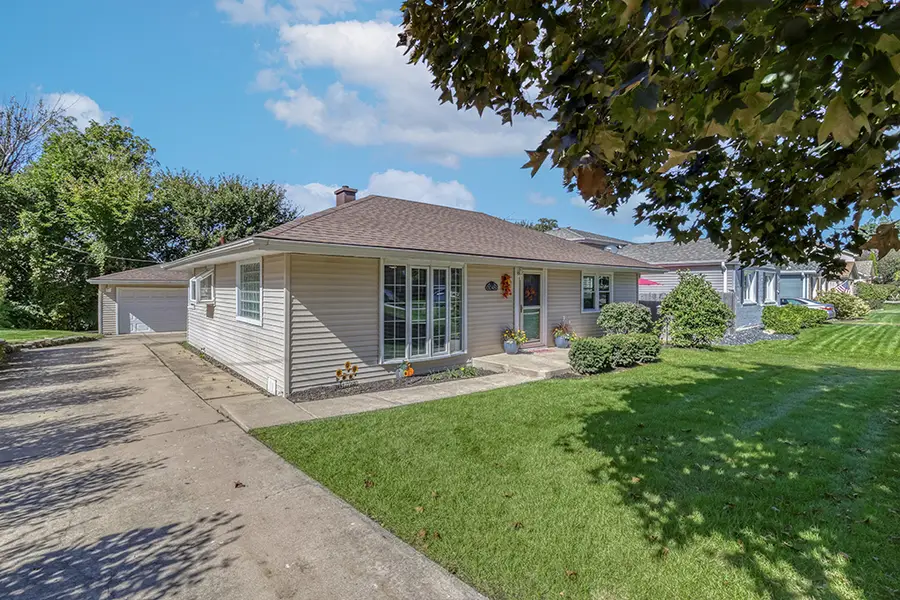 1048 Hermes Avenue, Lemont, IL 60439 - #3