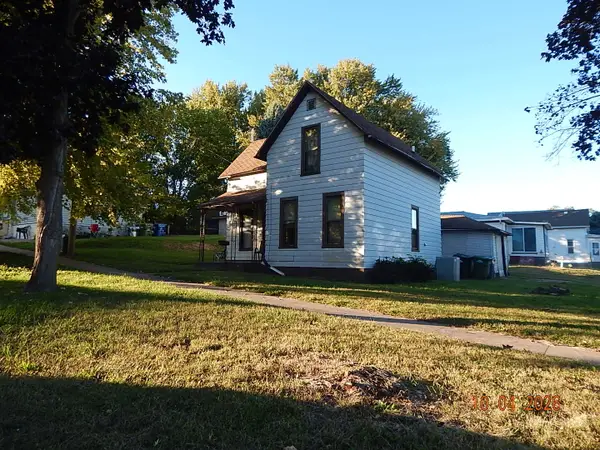 80 30th Avenue N, Clinton, IA 52732