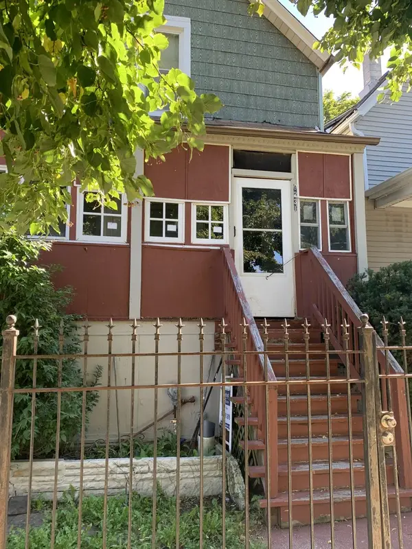 9231 S Woodlawn Avenue, Chicago, IL 60619