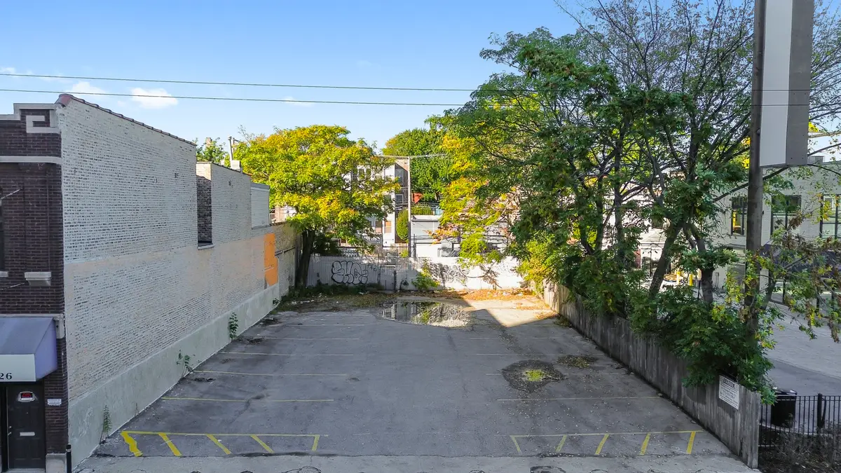 5828 N Broadway Street, Chicago, IL 60660 - #1