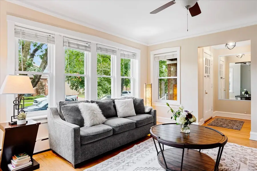 5523 W Pensacola Avenue, Chicago, IL 60641 - #3