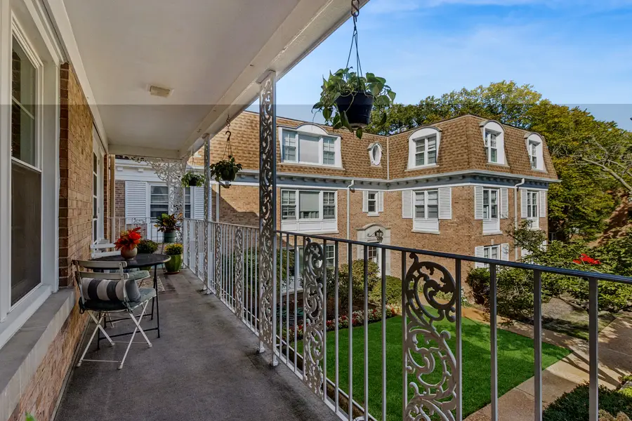 2238 Central Street #2, Evanston, IL 60201 - #3