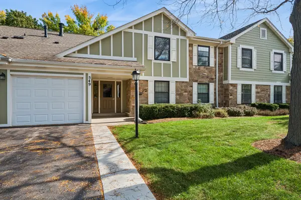 549 Williamsburg Court #B2, Wheeling, IL 60090