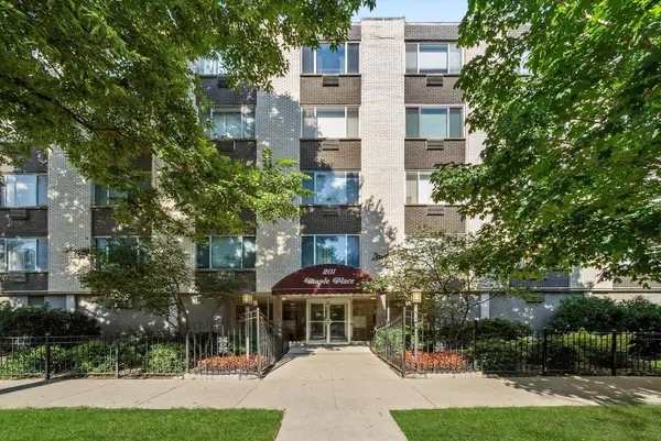 201 S Maple Avenue #210, Oak Park, IL 60302