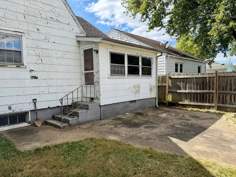 605 W 10th Street, Metropolis, IL 62960 - #3