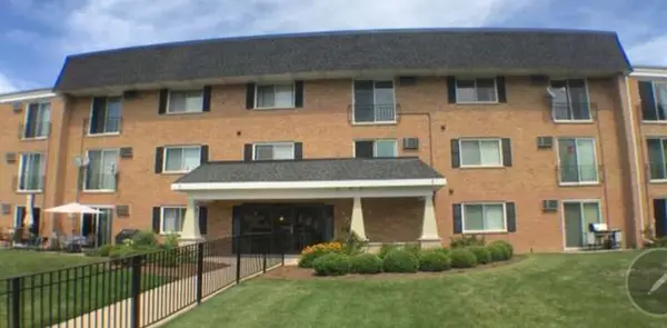 580 E Lawrence Avenue #102, Roselle, IL 60172